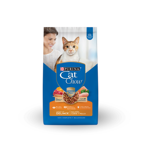 Alimento para gato Cat Chow de la marca Mundotito, paquete de 8 kg, mostrando una bolsa de comida para felinos en color azul.